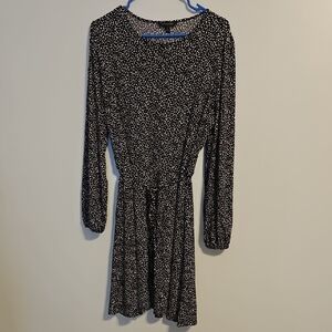 Banana Republic Black and White Fit & Flare Long Sleeve Dress. Size XL.